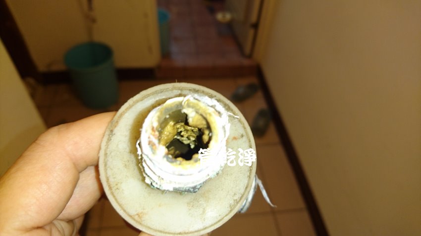 熱水管管壁都是碳酸鈣? 新竹 經國路 洗水管