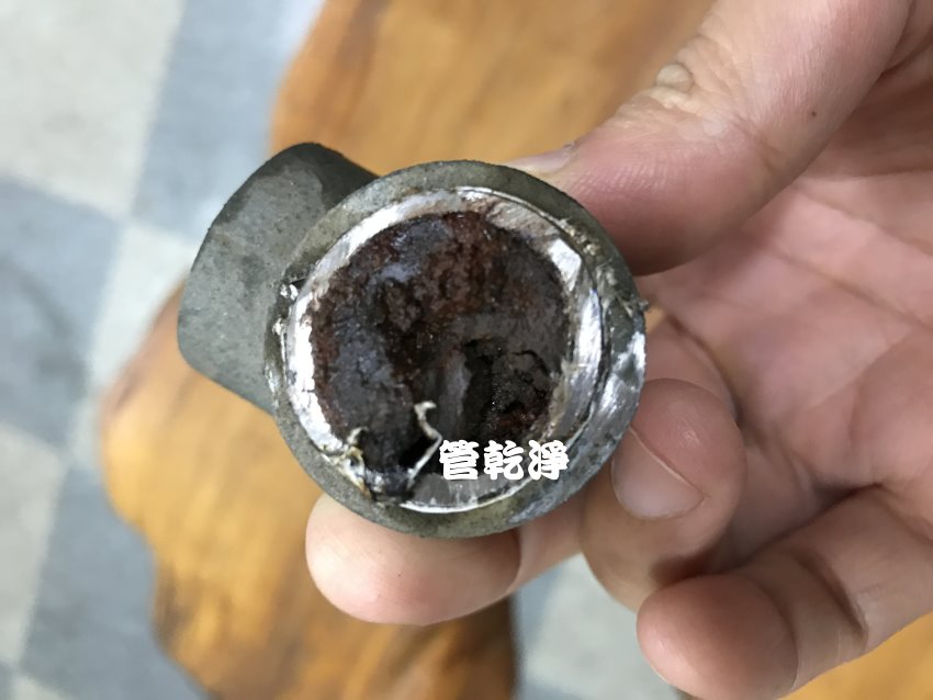 水管流出濃郁咖啡? 新北 汐止 建成路 水管清洗