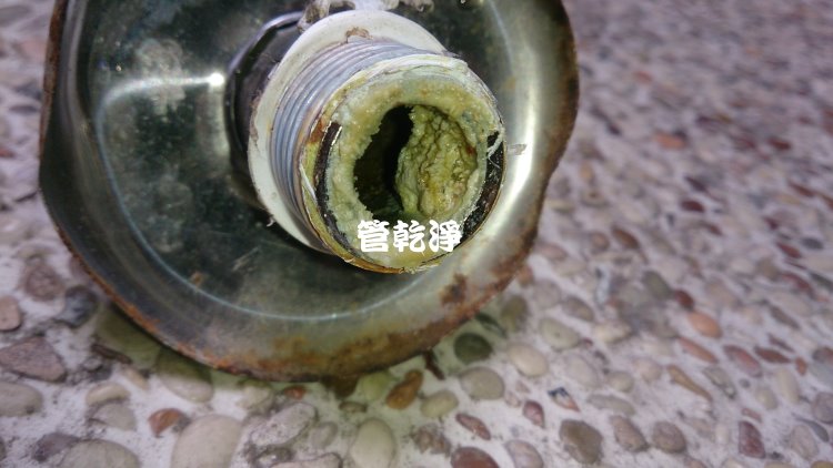 竹北成功一街 清洗水管 - 我家有鐘乳石