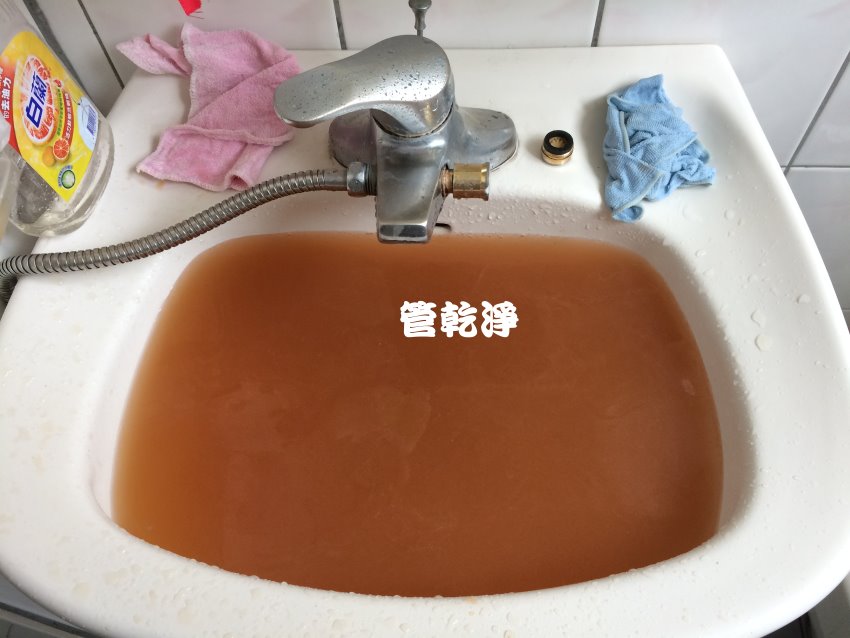 水管「垢」髒，專家洗出咖啡液? 新竹 竹東 忠孝街 清洗水管