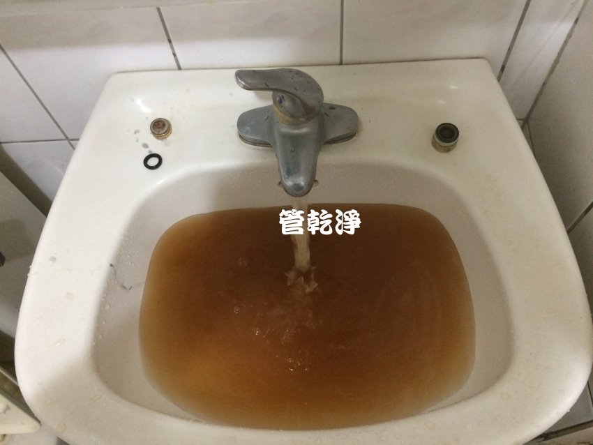 水管有「垢」噁，專家洗出泥水? 新竹 竹東 仁愛路 洗水管