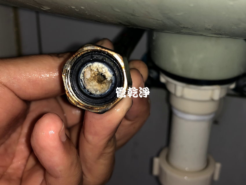 水管管壁佈滿水晶? 新竹 竹北 和平路 水管清洗