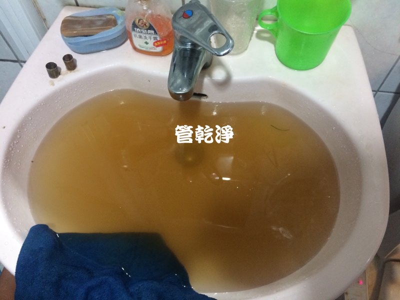 噁~水管沖出條狀... 新北 板橋 長安街 水管清洗
