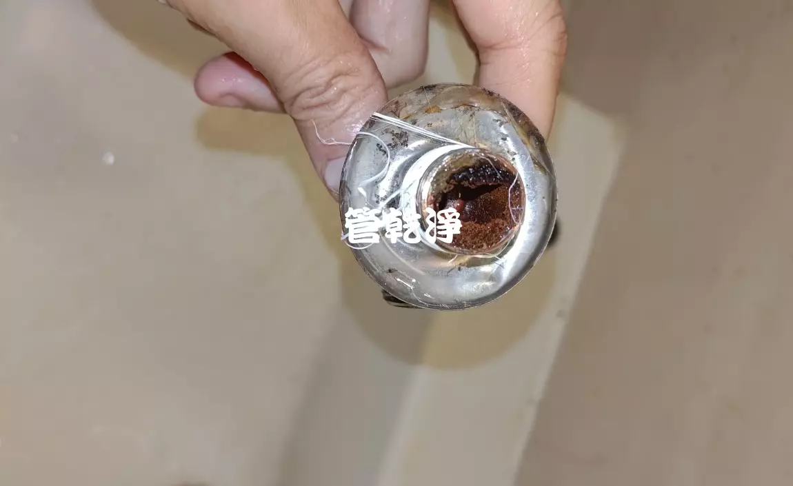 管路都是鐵鏽.. 台北 士林 華齡街 水管清洗