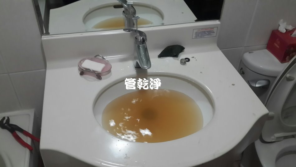 水龍頭流出鏽水?(新北 新莊 中平路 清洗水管 )