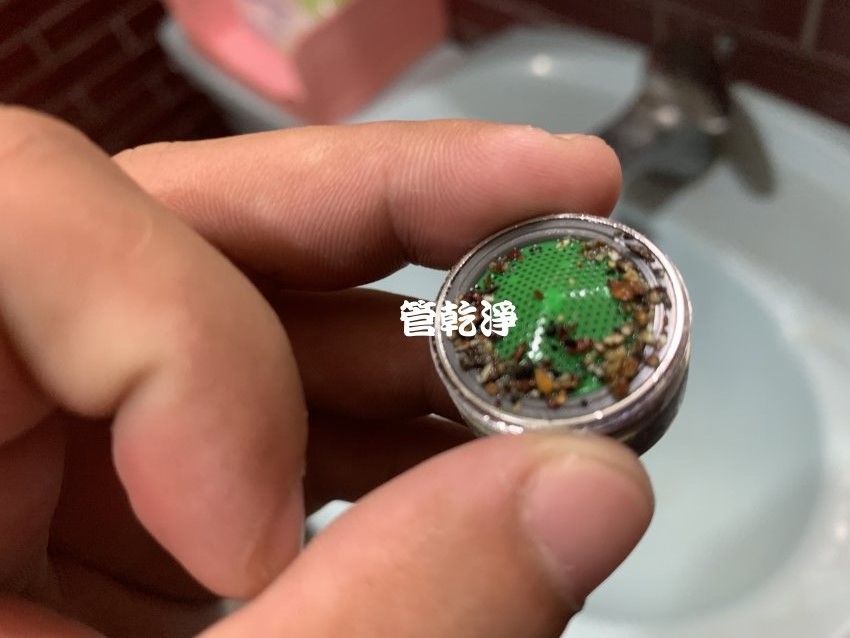 水管流出冬瓜茶? 台北 信義 信義路 熱水管堵塞